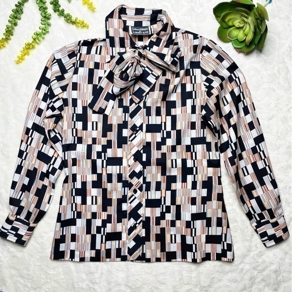 Vintage 70s Contessa Monique by Florence Alper Mod Dagger Collar Button Up Top - Picture 1 of 11